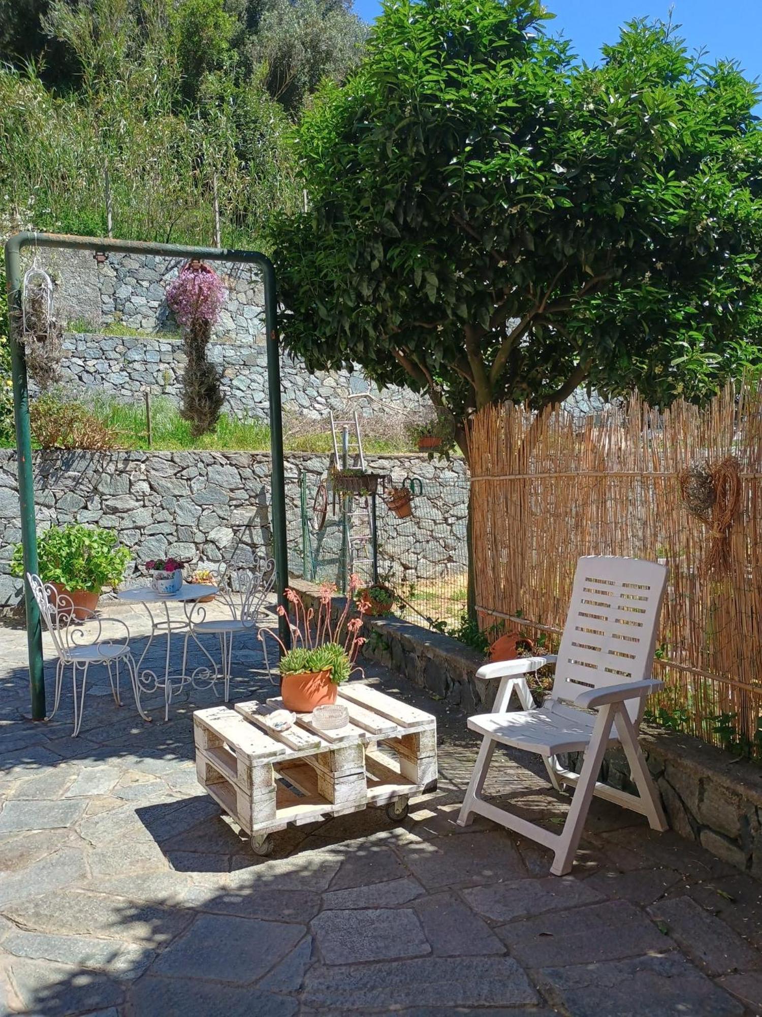 La Casa Dei Due Aranci Villa Albisola Superiore Exteriör bild